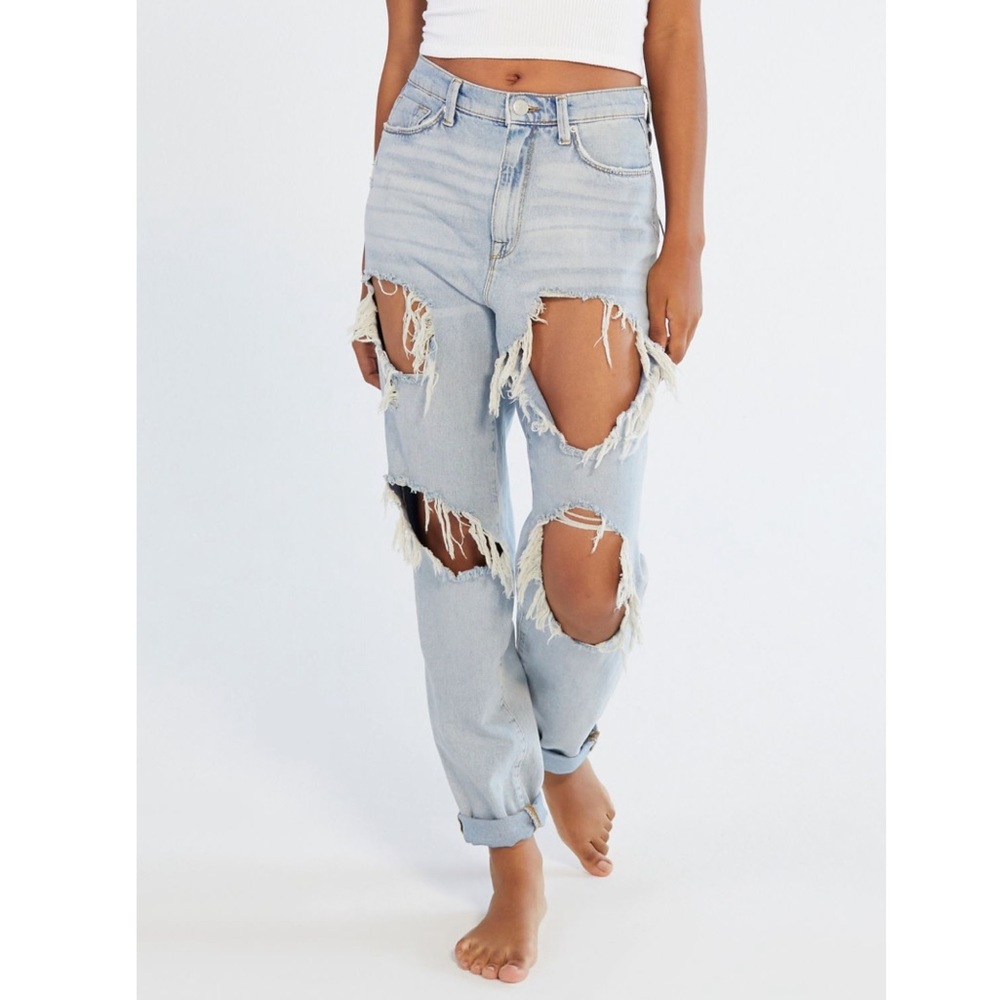 NWT UO BDG High-Waisted Super Distressed Ripped Mom Jeans - Picture 3 of 5